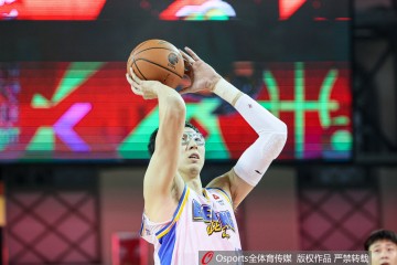 九游官网下载-直接对位！周琦半场7分5板1助1帽VS王哲林10分10板2助&amp;6前场板